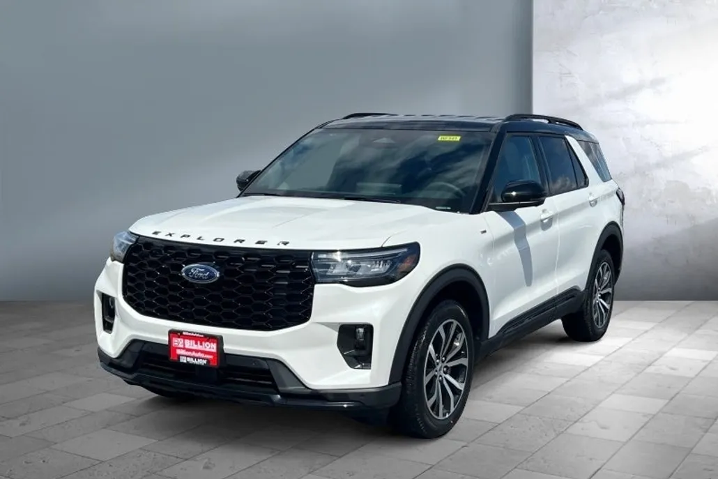 2025 Ford Explorer ST-Line photo 1