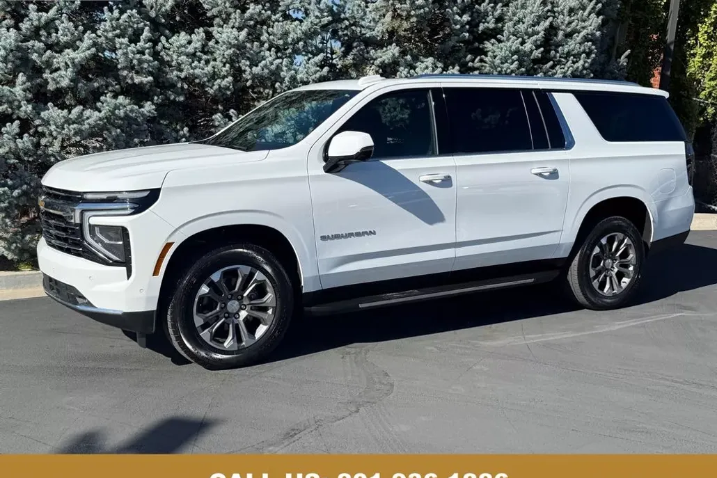 2025 Chevrolet Suburban LT photo 1