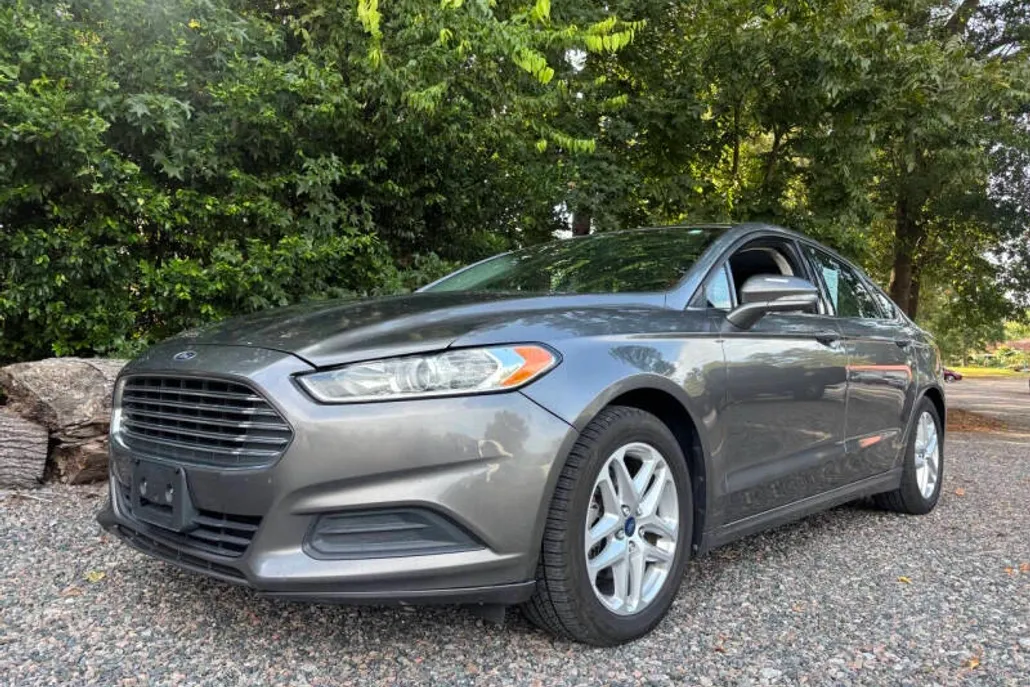 2014 Ford Fusion SE photo 1