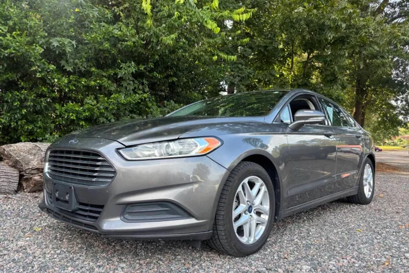 2014 Ford Fusion SE photo 1