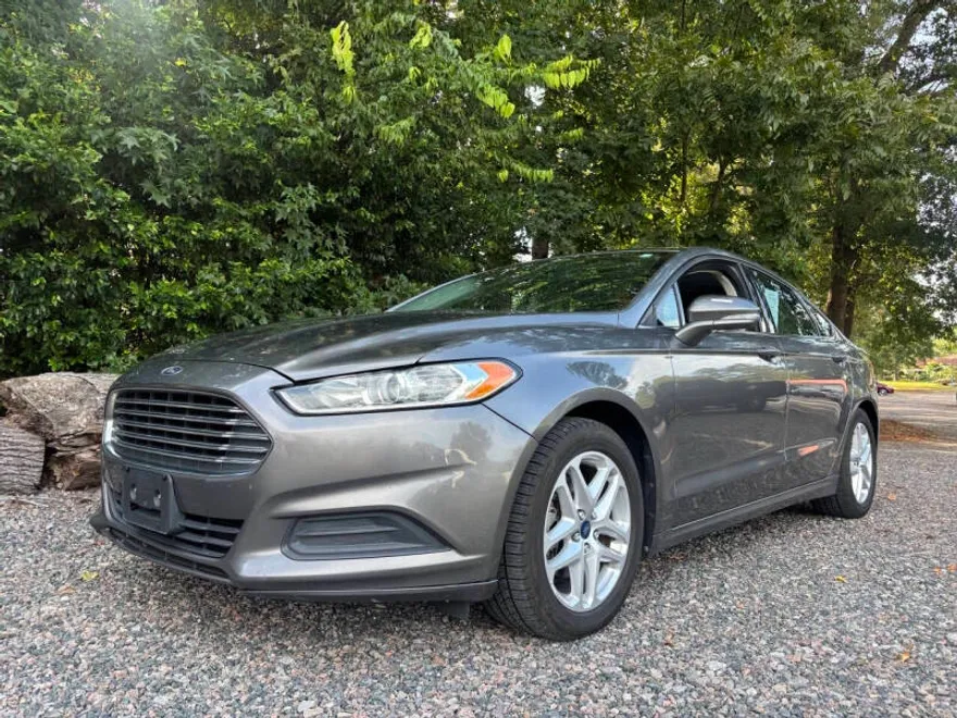 2014 Ford Fusion SE photo 1