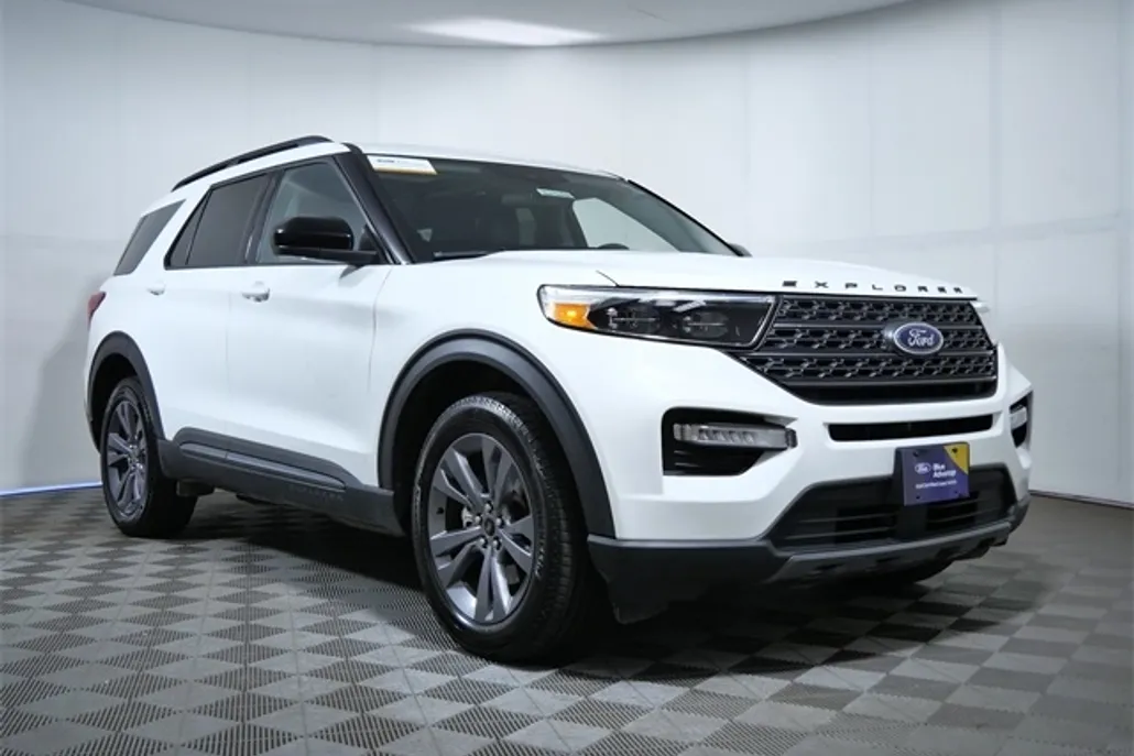 2023 Ford Explorer XLT photo 1
