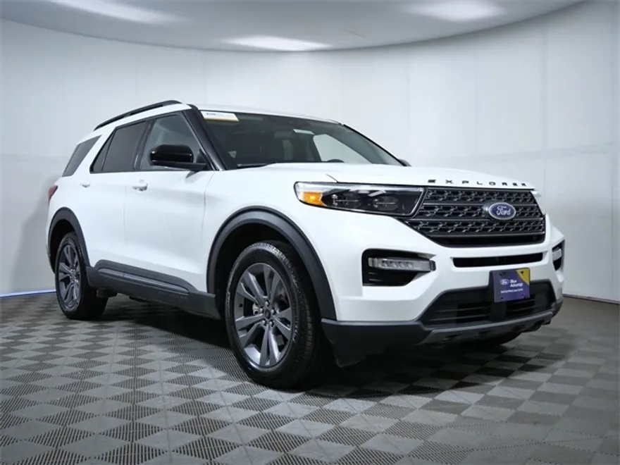 2023 Ford Explorer XLT photo 1