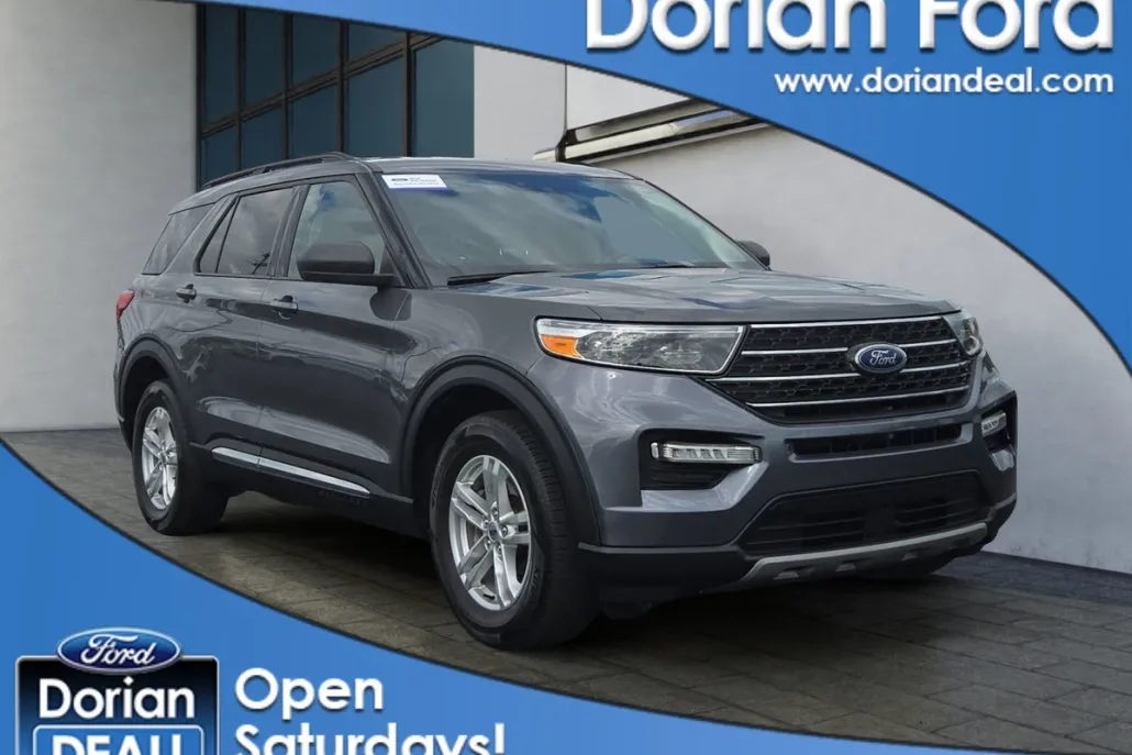 2022 Ford Explorer XLT photo 1