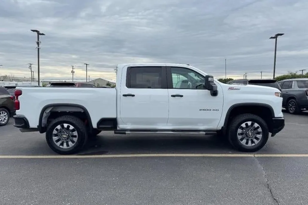 2024 Chevrolet Silverado 2500HD Custom photo 1