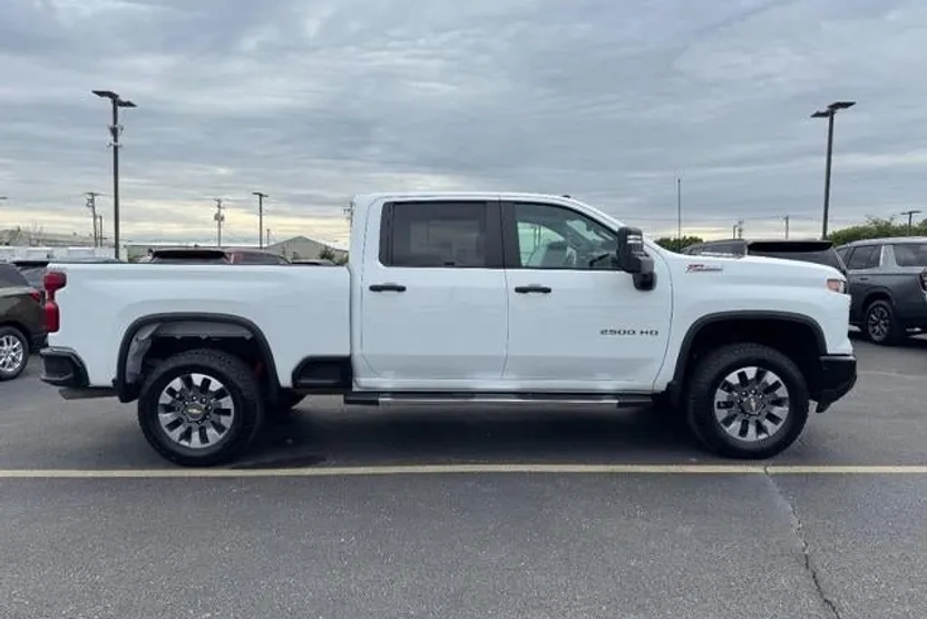 2024 Chevrolet Silverado 2500HD Custom photo 1