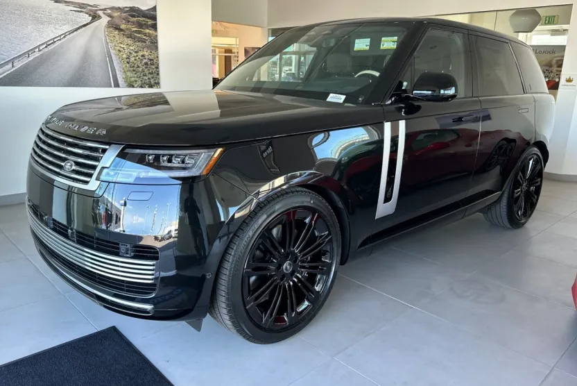 2025 Land Rover Range Rover SV photo 1