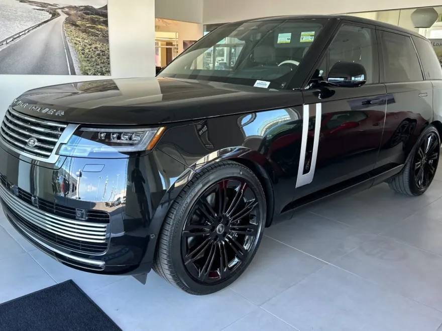 2025 Land Rover Range Rover SV photo 1