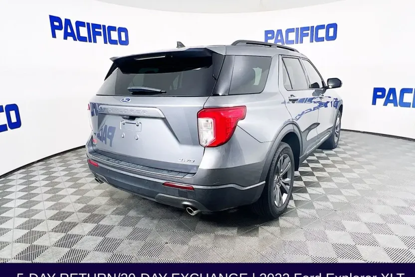2022 Ford Explorer XLT photo 1