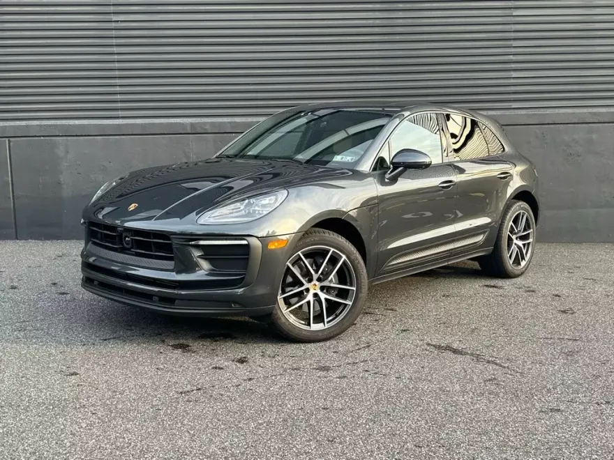 2025 Porsche Macan photo 1