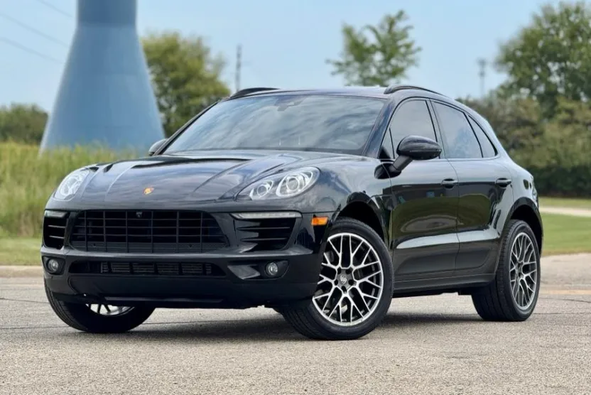 2017 Porsche Macan Base photo 1