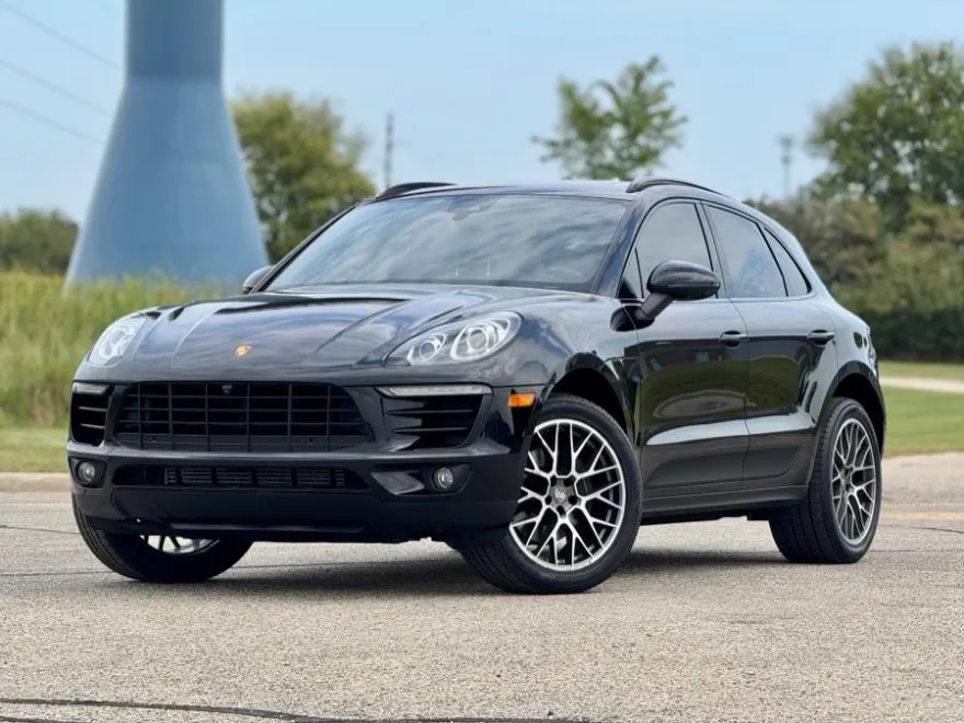 2017 Porsche Macan Base photo 1