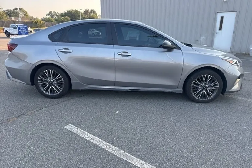 2023 Kia Forte GT-Line photo 1