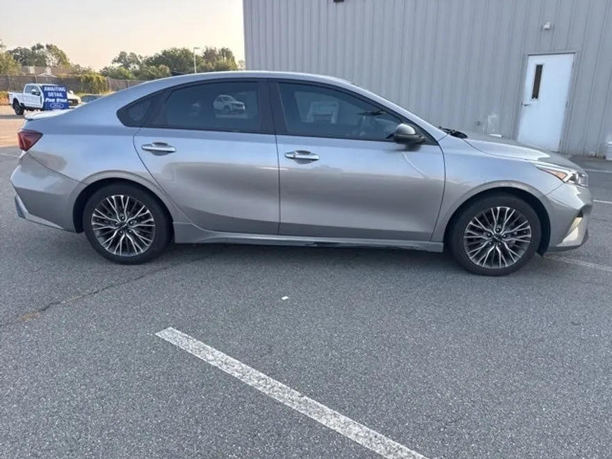 2023 Kia Forte GT-Line photo 1