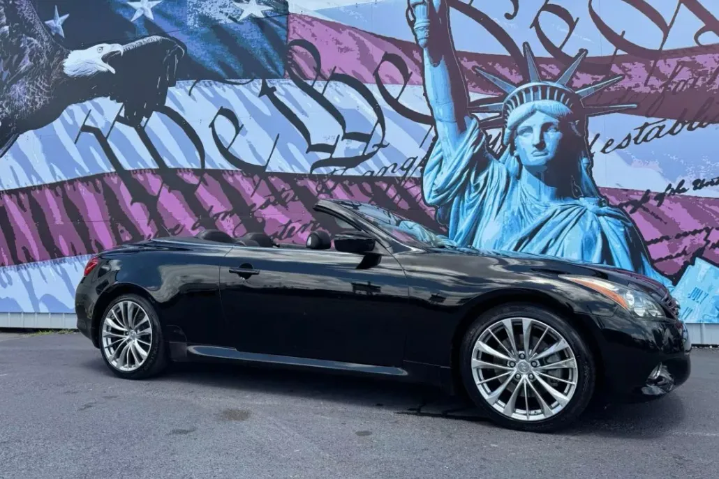 2013 Infiniti G37 Convertible photo 1