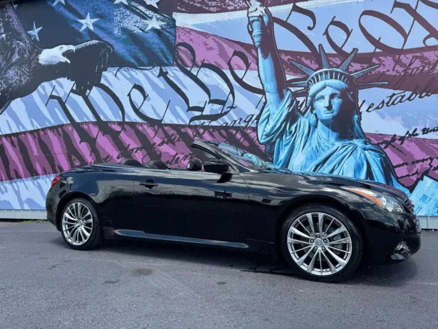 2013 Infiniti G37 Convertible photo 1