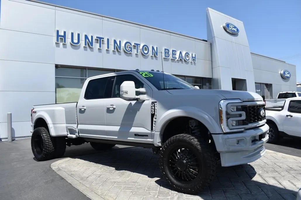 2025 Ford F-450 photo 1
