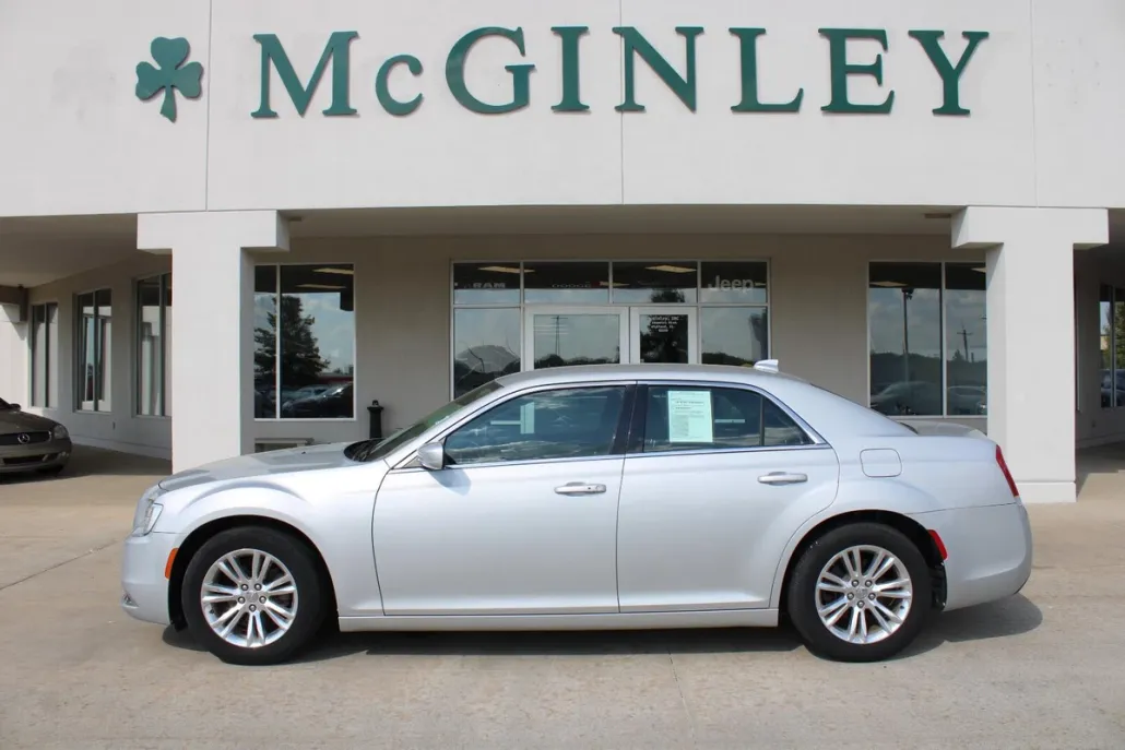 2019 Chrysler 300 Touring Limited photo 1