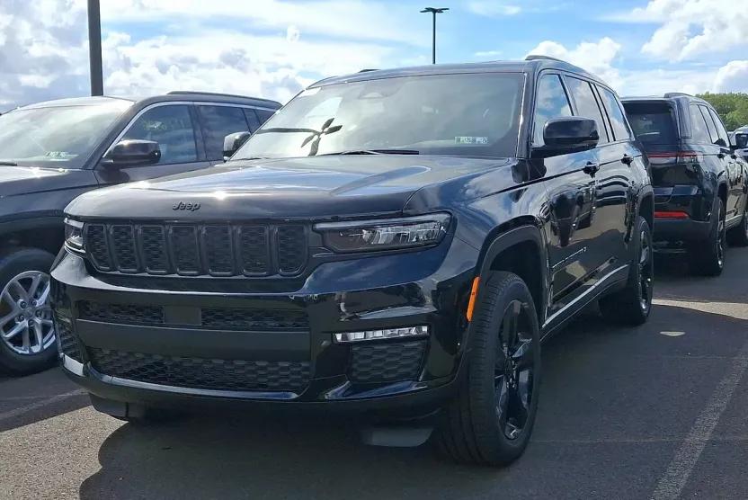 2025 Jeep Grand Cherokee Limited photo 1