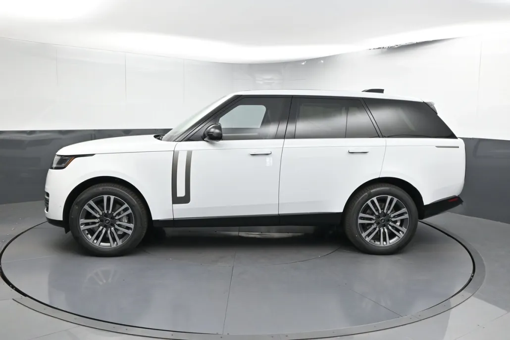 2025 Land Rover Range Rover SE photo 1