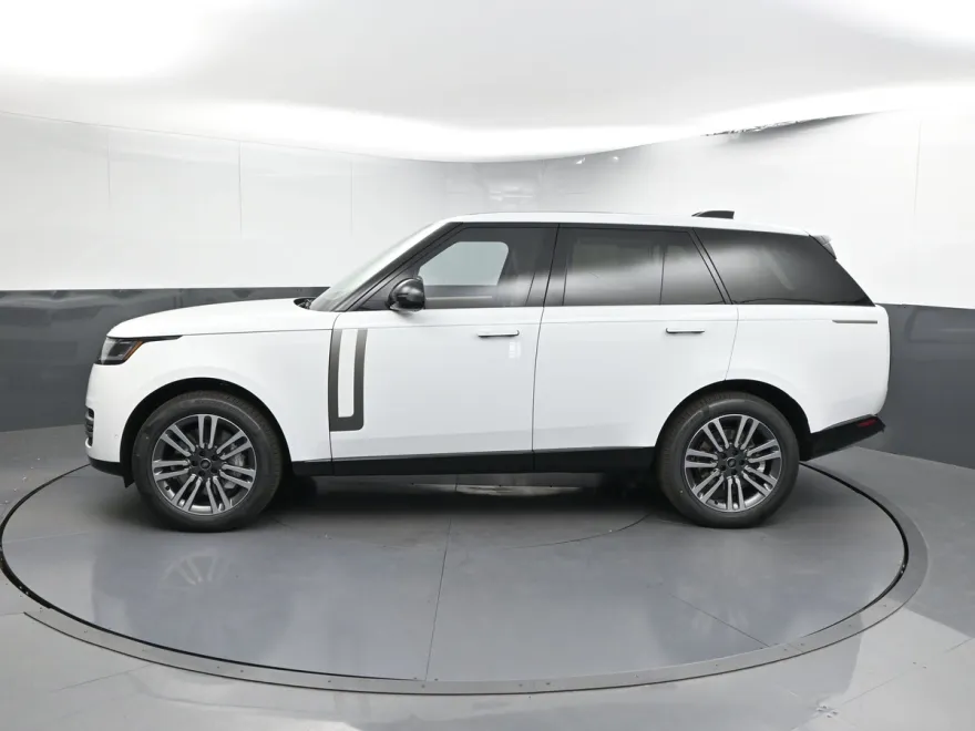 2025 Land Rover Range Rover SE photo 1