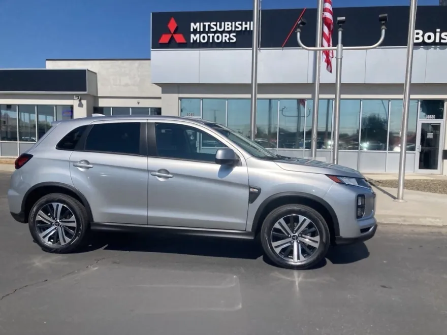 2025 Mitsubishi Outlander Sport ES SE LE photo 1