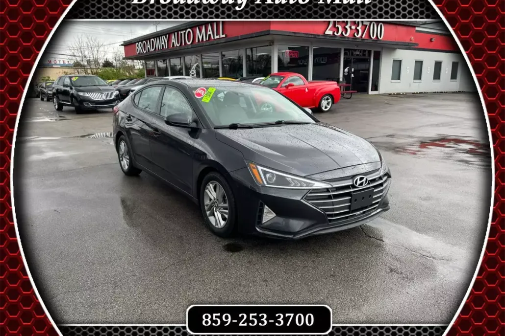 2020 Hyundai Elantra SEL photo 1