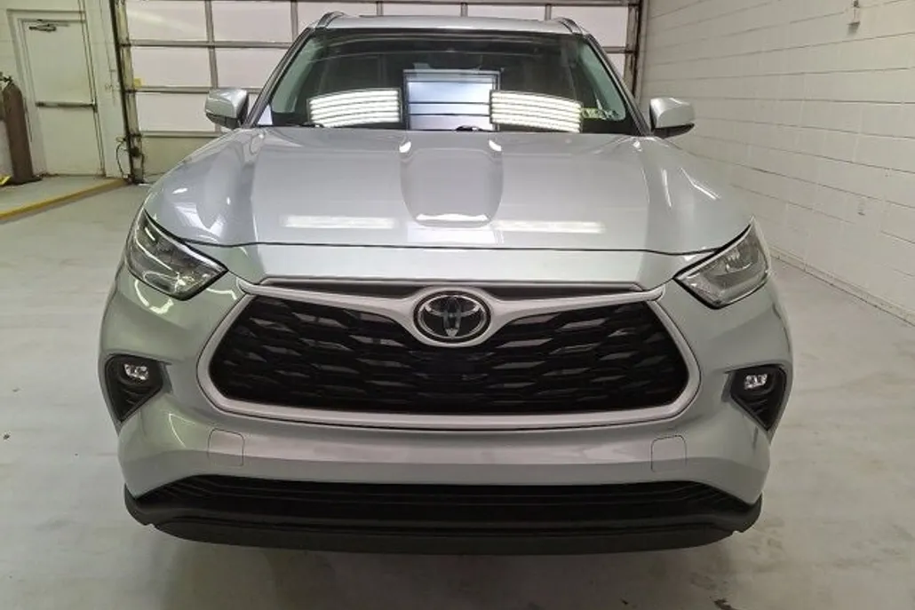2020 Toyota Highlander XLE photo 1
