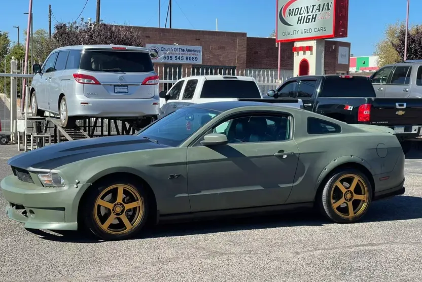 2012 Ford Mustang Premium photo 1