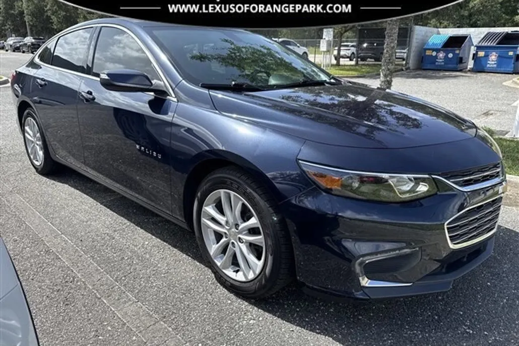 2017 Chevrolet Malibu 1LT photo 1