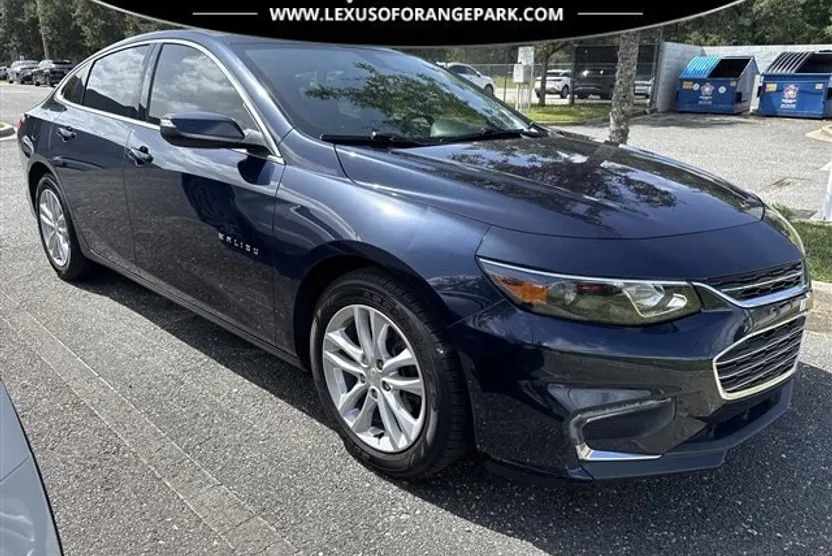 2017 Chevrolet Malibu 1LT photo 1