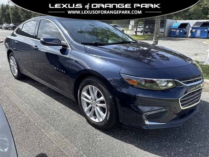 2017 Chevrolet Malibu 1LT photo 1