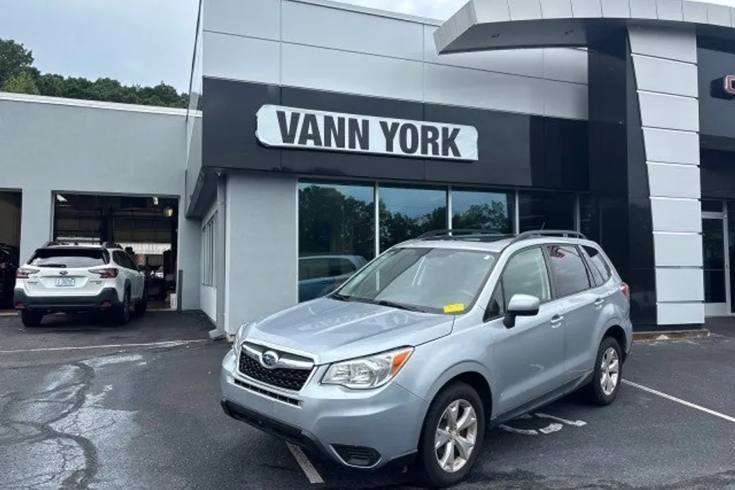 2015 Subaru Forester 2.5i Premium photo 1