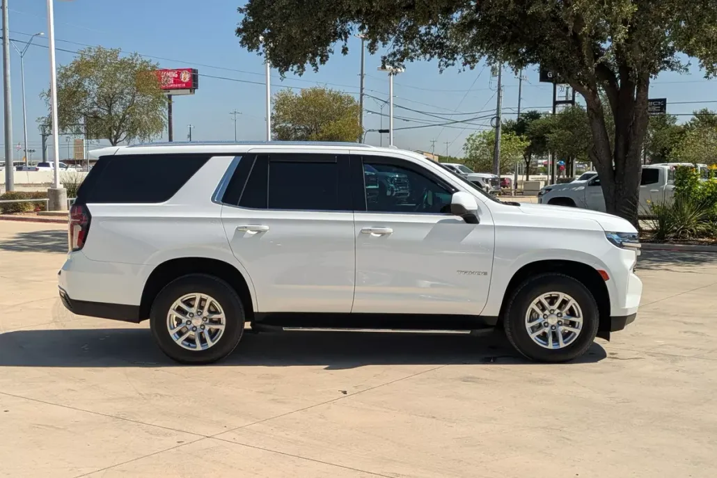 2021 Chevrolet Tahoe LT photo 1