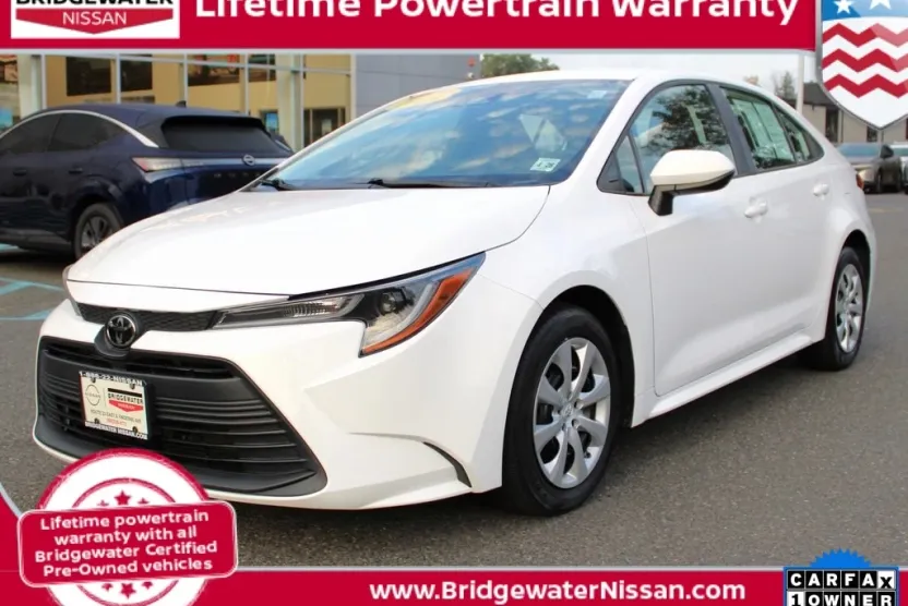 2023 Toyota Corolla LE photo 1