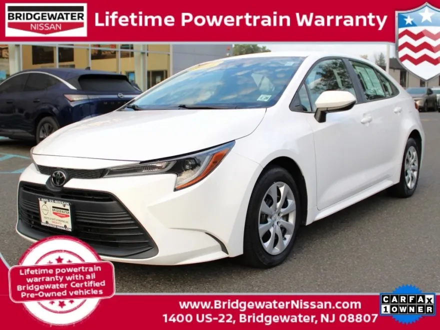2023 Toyota Corolla LE photo 1