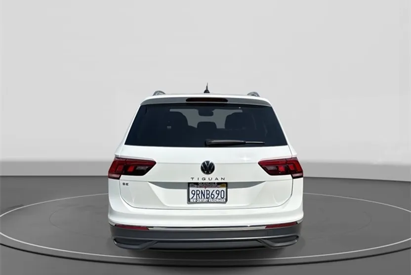 2024 Volkswagen Tiguan SE photo 1