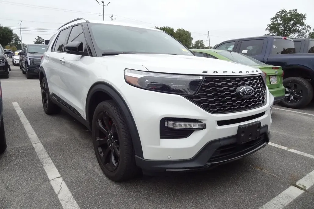 2022 Ford Explorer ST photo 1