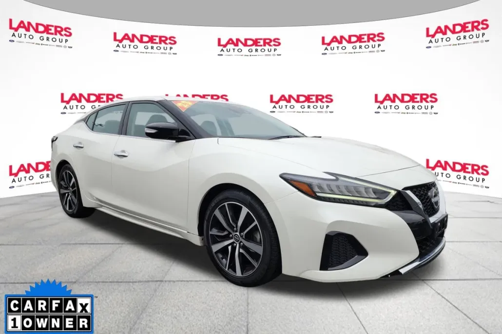 2023 Nissan Maxima SV photo 1