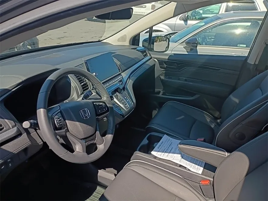 2025 Honda Odyssey Touring photo 1