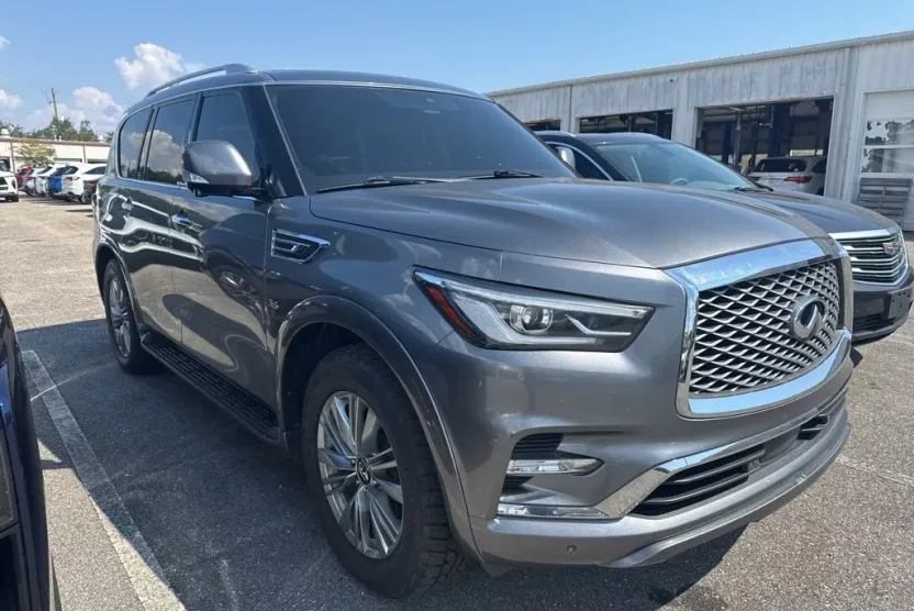 2020 Infiniti QX80 Luxe photo 1