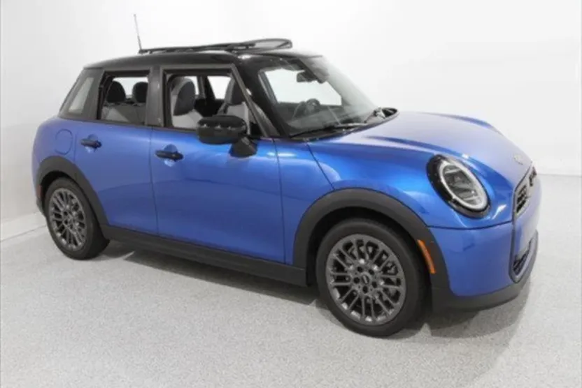 2025 Mini Cooper 4 Door Hardtop Signature photo 1