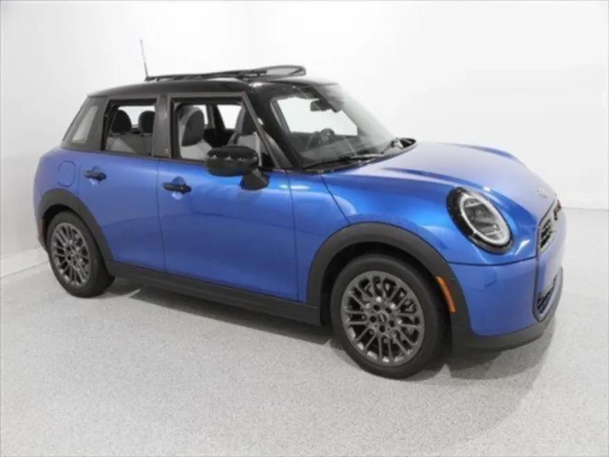 2025 Mini Cooper 4 Door Hardtop Signature photo 1