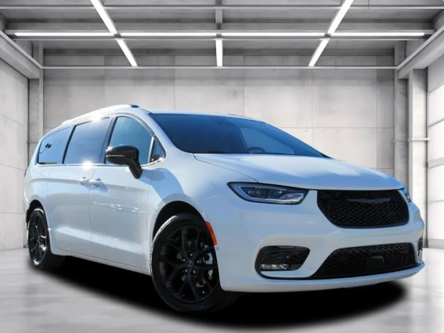 2026 Chrysler Pacifica Limited photo 1