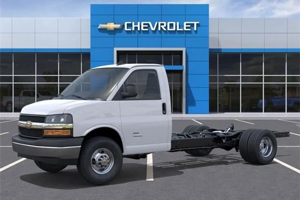 2025 Chevrolet Express Cutaway Base photo 1