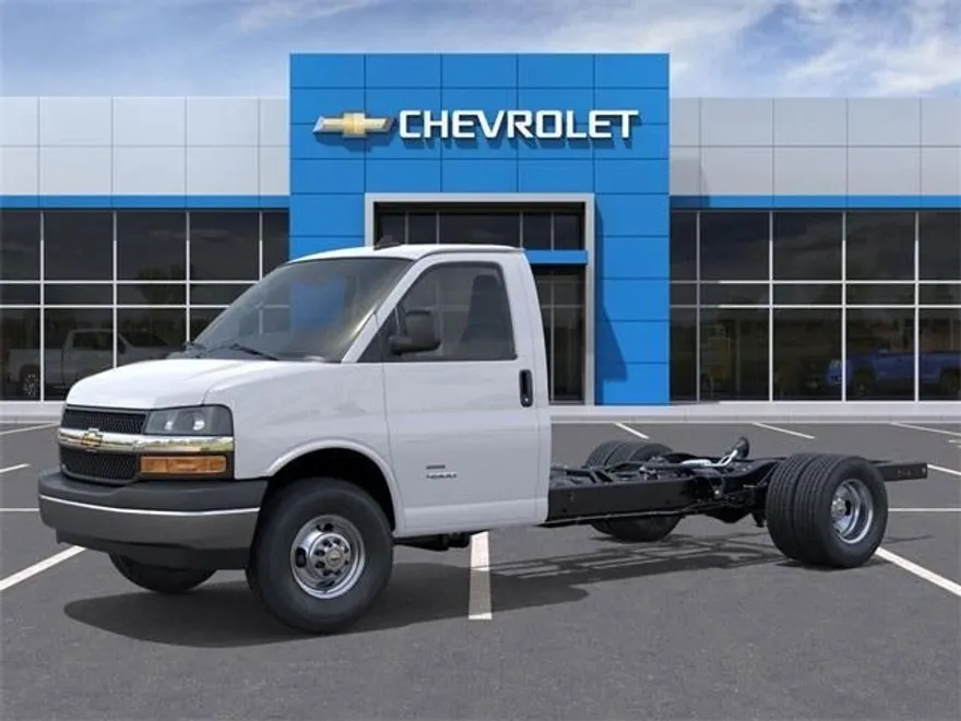 2025 Chevrolet Express Cutaway Base photo 1