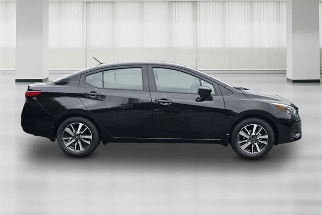 2025 Nissan Versa S photo 1