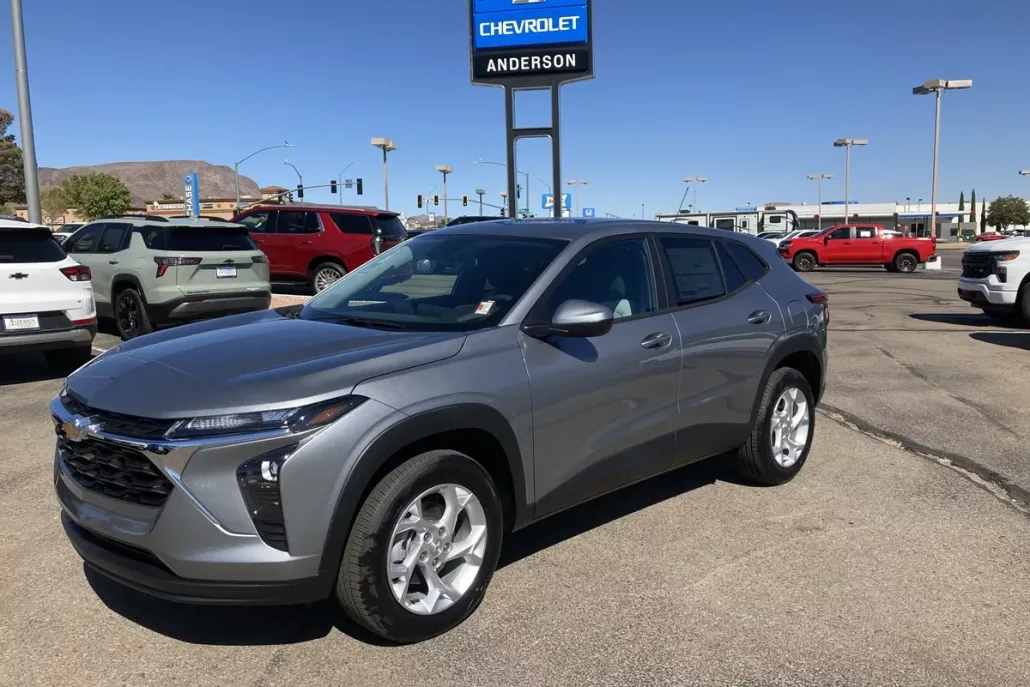 2026 Chevrolet Trax LS photo 1