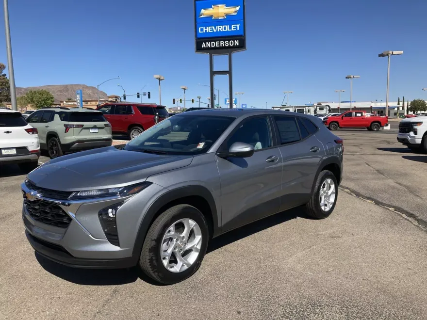 2026 Chevrolet Trax LS photo 1