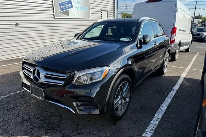2019 Mercedes Benz GLC 300 4MATIC photo 1
